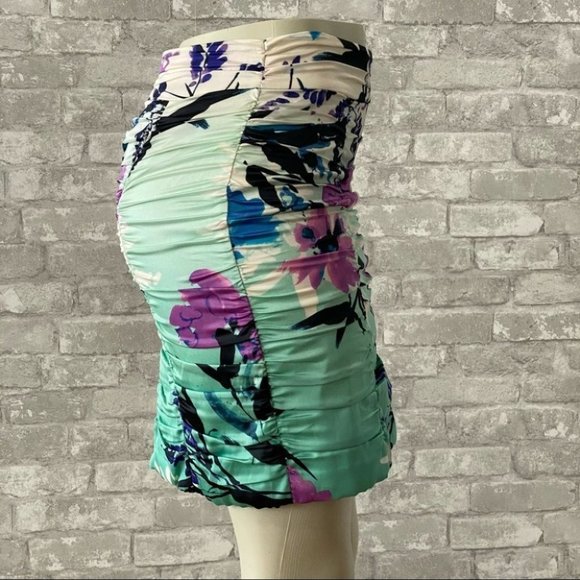NWT Le Chateau Multicolour Floral Mini Skirt - Picture 3 of 15